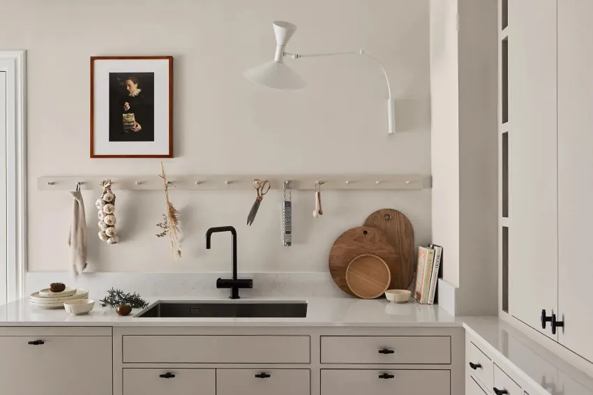 انتخاب بهترین رنگ و جنس برای یراق‌آلات کابینت